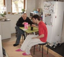 MONSIEUR nico, notre pote,fournisseur officiel de bois pour le poele...