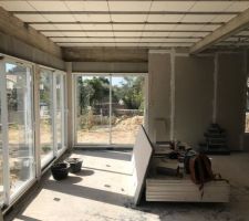 Le plaquiste avance bien sur le chantier, il est réactif et semble bien gérer son chantier. Bien mieux que l'équipe maconnerie...