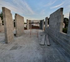 Elevation des murs, vue depuis la porte d'accès au garage