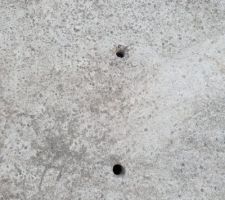 Petits trous dans la dalle b&eacute;ton RDC