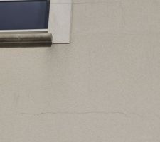 Fissures d&eacute;j&agrave; existantes au moment de la livraison et not&eacute;s en r&eacute;serves mais toujours rien fait depuis 5 ans