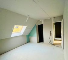 Chambre avec petit dressing