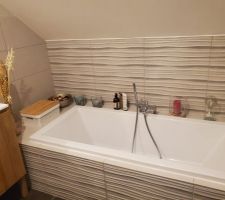 La salle de bain de l'étage est quasi terminée!