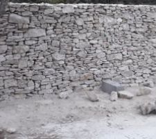 Mur en pierre côté piscine