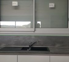 Fen&ecirc;tre cuisine.. le vert c'est le niveau laser