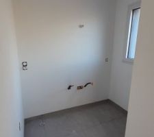Carrelage de la salle de bain du rez-de-chaussée 2.