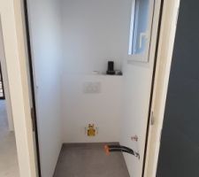 Carrelage du WC du rez-de-chaussée.