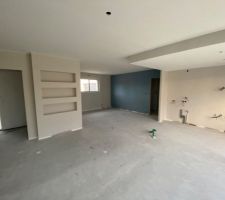 Pièce de vie, première couche de peinture