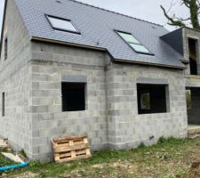Deuxième photographie charpente finalisée. Tout doucement la maison se construit