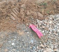 Merci les voisins Est pour travailler sur mon terrain !!!