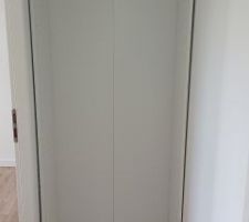 Pose du placard du couloir.