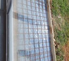 Pr&eacute;paration du surbot/chape sur l'avanc&eacute;e de terrasse devant la baie vitr&eacute;e