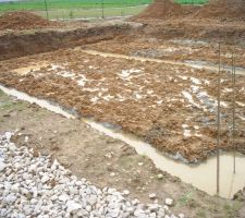 L terrassier est pass&eacute; et le ma&ccedil;on a couler les fondations