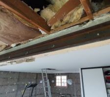 Upn pos&eacute;, en moisage de la poutre b&eacute;ton massacr&eacute;e