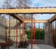 Vue du chantier rangé, le futur vide sur séjour.