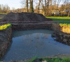 Trou de 3m de profondeur du terrassement de notre future maison