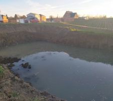 Trou de 3m de profondeur du terrassement de notre future maison