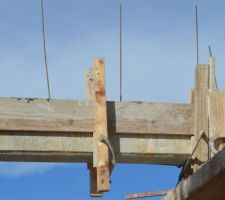 Coffrage et coulage des futures casquettes EST et OUEST
Pose des premi&egrave;res longrines &agrave; l'int&eacute;rieur