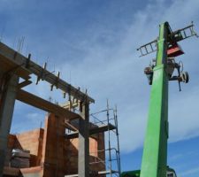 Coffrage et coulage des futures casquettes EST et OUEST
Pose des premi&egrave;res longrines &agrave; l'int&eacute;rieur