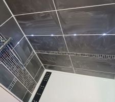 Fin du carrelage de la douche au rdc ! Plus qu'à nettoyer ^^