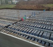 Les hourdis et l'enduit hydrofuge sont faits le lendemain...