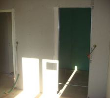 Cloison - Chambre 1(RDC) avec accès salle d'eau
