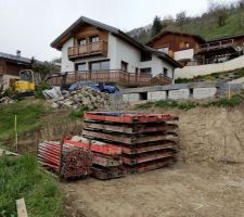 Début d'arrivée du matos sur le chantier - CC-BY-NC-SA