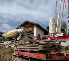 Premier camion toupie et grue