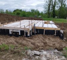 Pose du drain et remblaiement autour du sous sol afin de commencer le radier et vide sanitaire du garage.
