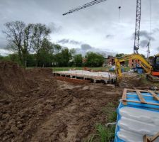 Pose du drain et remblaiement autour du sous sol afin de commencer le radier et vide sanitaire du garage.