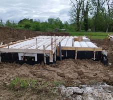 Pose du drain et remblaiement autour du sous sol afin de commencer le radier et vide sanitaire du garage.