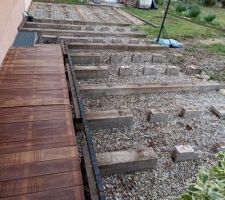 Future terrasse : on nettoie et on dégrise l'ipé avant de l'enlever et de le réutiliser pour un autre projet.