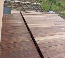 Future terrasse : on nettoie et on dégrise l'ipé avant de l'enlever et de le réutiliser pour un autre projet.