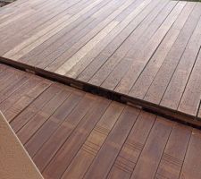 Future terrasse : on nettoie et on dégrise l'ipé avant de l'enlever et de le réutiliser pour un autre projet.
