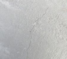 Dalle après 7 jours, des fissures de retrait