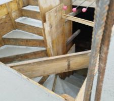 Escaliers du sous sol coulés