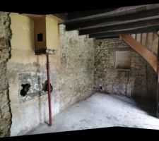 Mur Ouest et Nord de la Cuisine débarrassé de son béton.