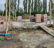 D&eacute;but de l'&eacute;l&eacute;vation.C&ocirc;t&eacute; garage