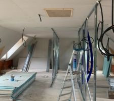 Installation des rails &agrave; placo