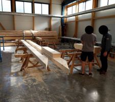 Discussion avec le charpentier qui a réalisé les plans - CC-BY-NC-SA