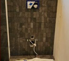 Mosaïque de carrelage, pas sur treillis, chaque morceau est indépendant, à l'ancienne.