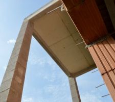 Fin du gros oeuvre
D&eacute;coffrage et d&eacute;montage de tous les &eacute;chafaudages 
Coulage des appuis de fen&ecirc;tres
Il reste encore des finitions pour lesquelles nous attendons le retour du constructeur