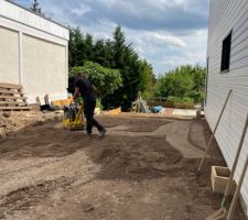 Terrassement de la dalle de l'extension