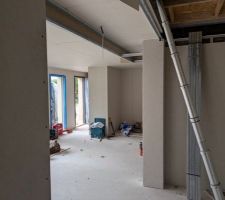 Placage et pose des portes intérieures
