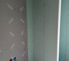 Placage et pose des portes intérieures