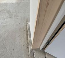 Après le doublage du Placot, je me retrouve avec 3 cm encore sur la marche haute de la dalle de mon garage et non pas au sol de la dalle de la maison
Malgré le doublage, il me semble que mon Placot devrait arriver partie intérieur de la maison sur la dalle pour éviter tout choc Thermique éviter les points de rosée pour avoir de la condensation qui remonte, ainsi que ma chape qui, sur ces 3 cm pourrait craquer
Merci de votre retour