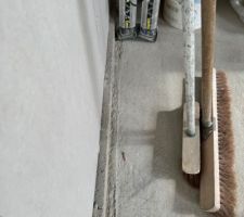 Après le doublage du Placot, je me retrouve avec 3 cm encore sur la marche haute de la dalle de mon garage et non pas au sol de la dalle de la maison
Malgré le doublage, il me semble que mon Placot devrait arriver partie intérieur de la maison sur la dalle pour éviter tout choc Thermique éviter les points de rosée pour avoir de la condensation qui remonte, ainsi que ma chape qui, sur ces 3 cm pourrait craquer
Merci de votre retour