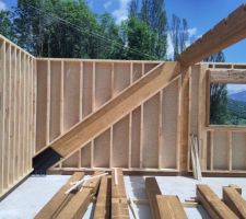 Diagonale de contreventement et ferrure spéciale - CC-BY-NC-SA