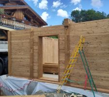 Entrée principale vue du carport - CC-BY-NC-SA