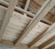 ?Pose du lambris du plancher intérieur, mélèze étuvé, brossé et éclaté, comme le reste - CC-BY-NC-SA
